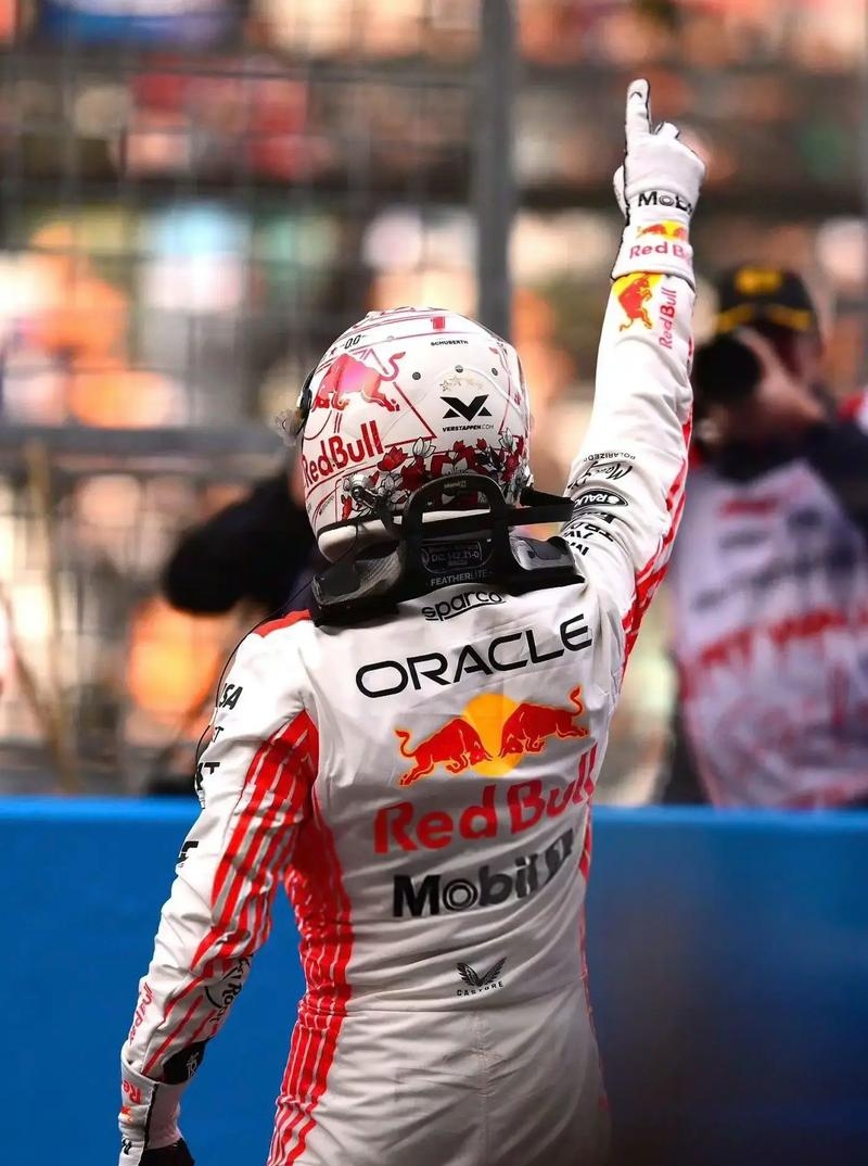 迈凯伦鏖战哈斯车队，拉塞尔带队取胜的简单介绍