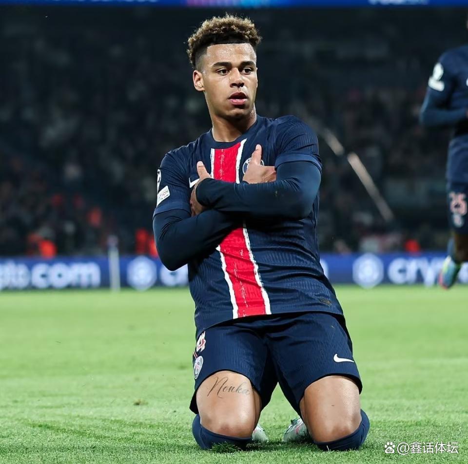 包含巴黎圣日耳曼主场大胜，稳居榜首的词条