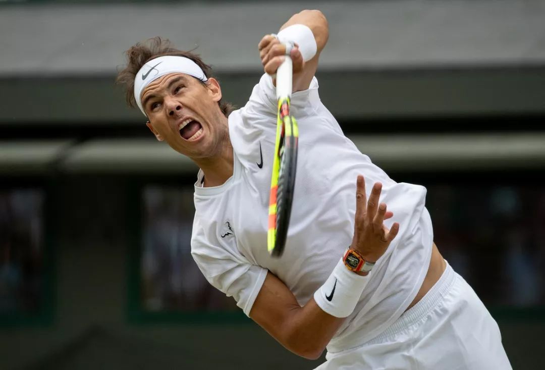 单打网球决赛一触即发，绿茵场上争雄的简单介绍