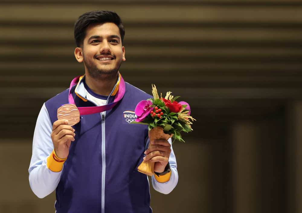 PG游戏下载-印度射击选手稳扎稳打，斩获银牌