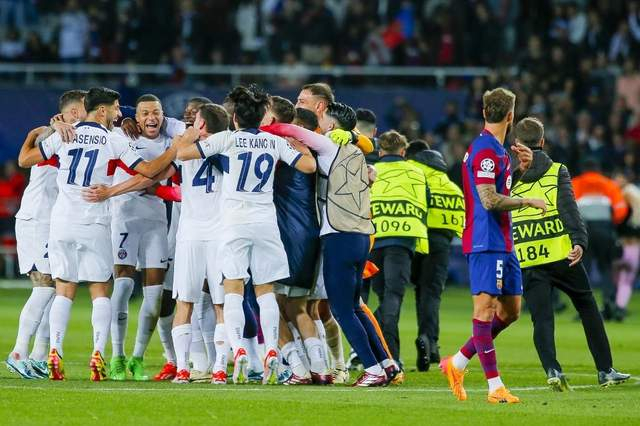 拜仁横扫巴萨，晋级欧冠四强