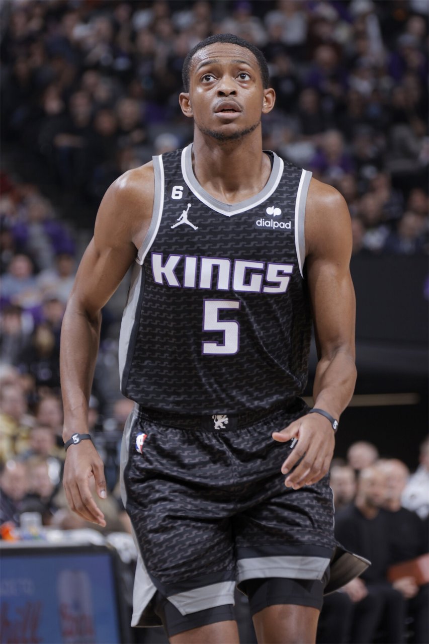 国王队拒绝交易请求，坚决留住球队年轻核心的简单介绍