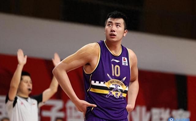 上海球队顽强拼搏,逆袭夺取胜利的简单介绍 上海球队顽强拼搏,逆袭夺取胜利的简单介绍