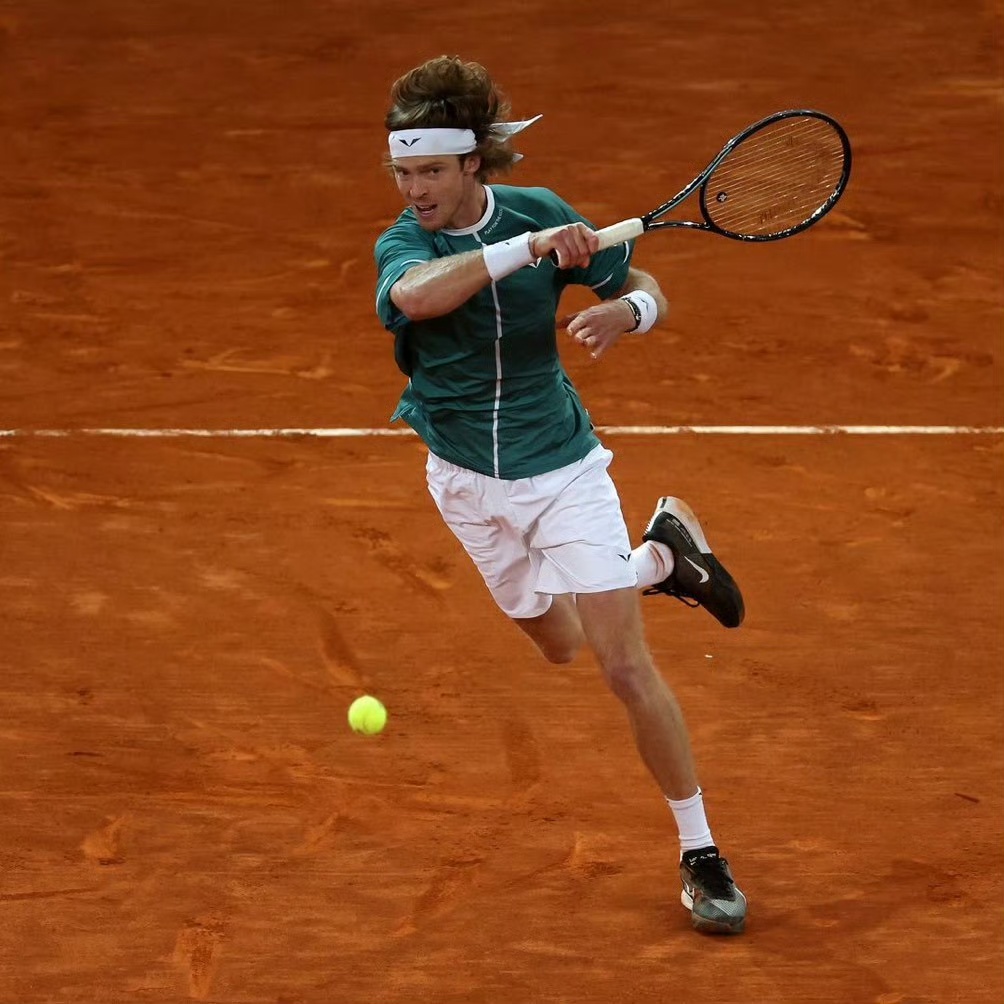 PG电子官网-包含世界网球队轻取欧洲网球队，瓦林卡三分雨点燃全场的词条