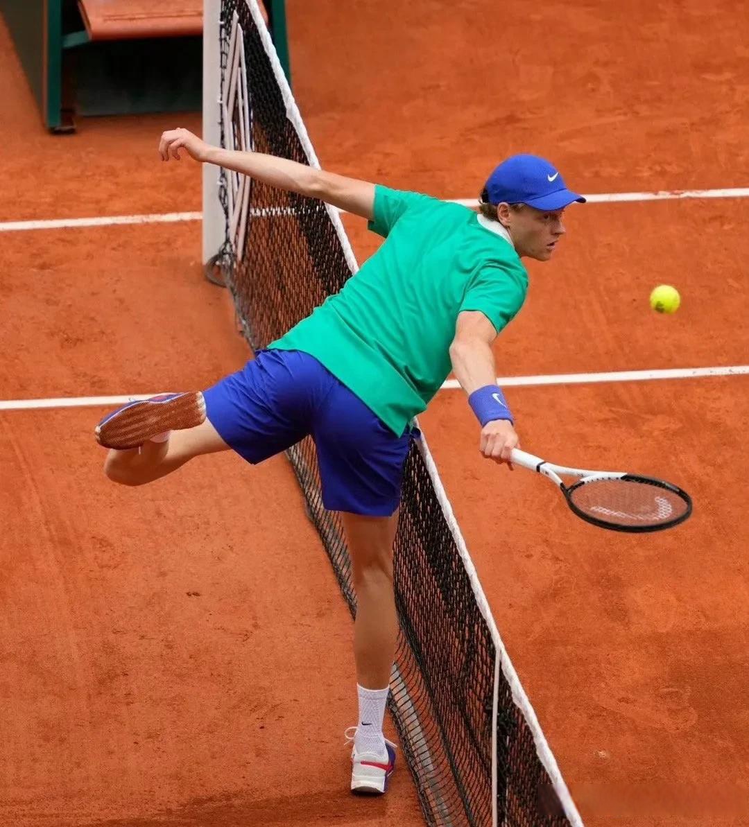 关于法国男篮强势澳大利亚男篮，特雷杨完成帽子戏法的信息