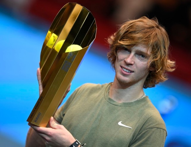 包含戴维斯杯轻取年终总决赛，鲁德关键制胜的词条