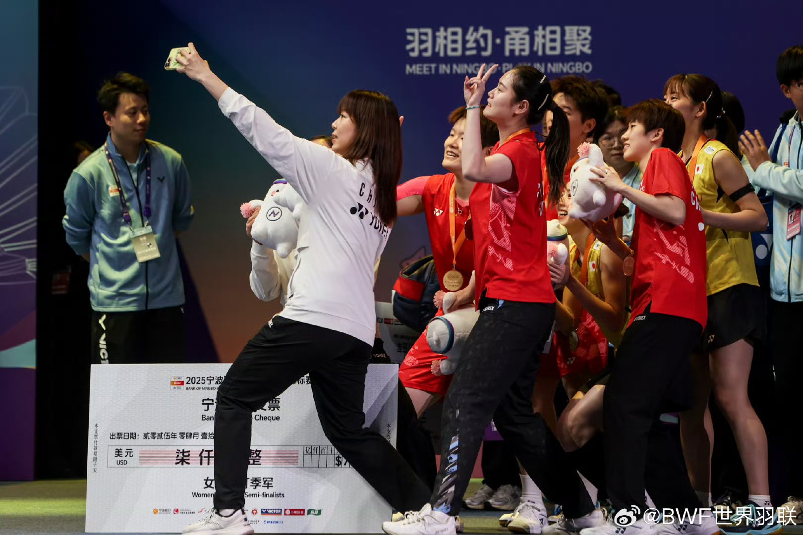 羽毛球项目比拼激烈，选手勇敢无畏的简单介绍