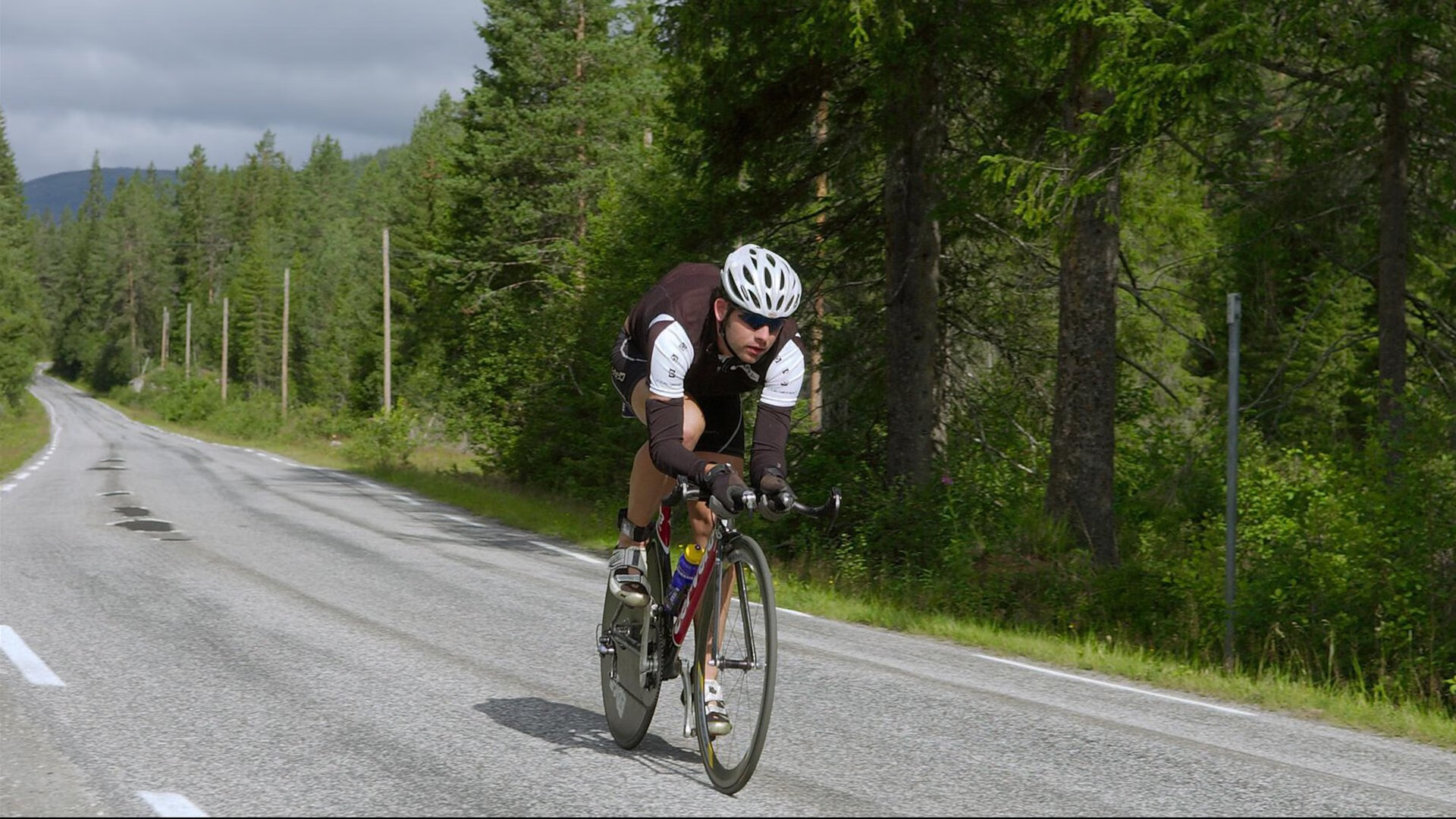 德布劳内大师级掌控，乌拉圭式战术如何被莱比锡红牛体系瓦解？