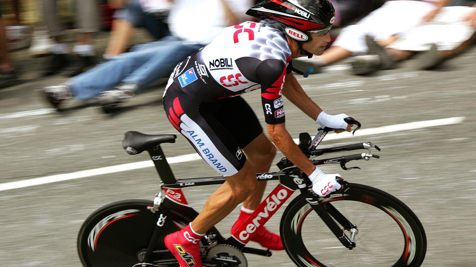 逆袭的火焰，红牛二队逆转梅赛德斯，佩雷兹点燃赛场